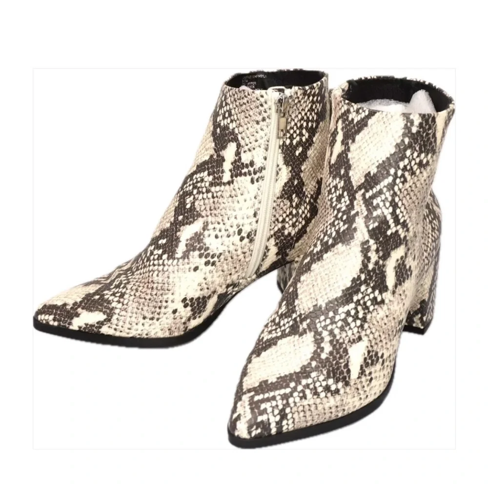 💕 Women’s Madden Girl Snake Skin Print Zippered Ankle Boots w/3” Block Heel